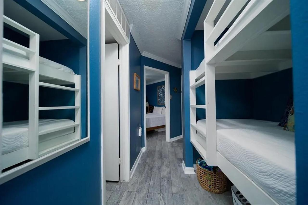 Apartment Front Retreat - Ocean View - Across St - Newly Renovated - 2 Heated Pools - Hot Tubs - Tennis - Gym - Kids Pool - Bbq Galveston