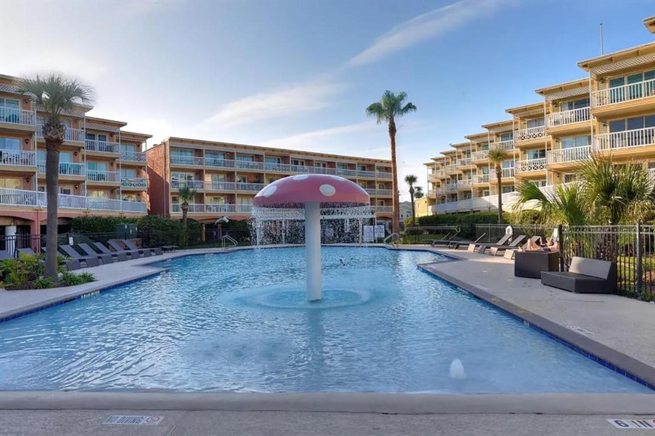 Apartment Front Retreat - Ocean View - Across St - Newly Renovated - 2 Heated Pools - Hot Tubs - Tennis - Gym - Kids Pool - Bbq Galveston