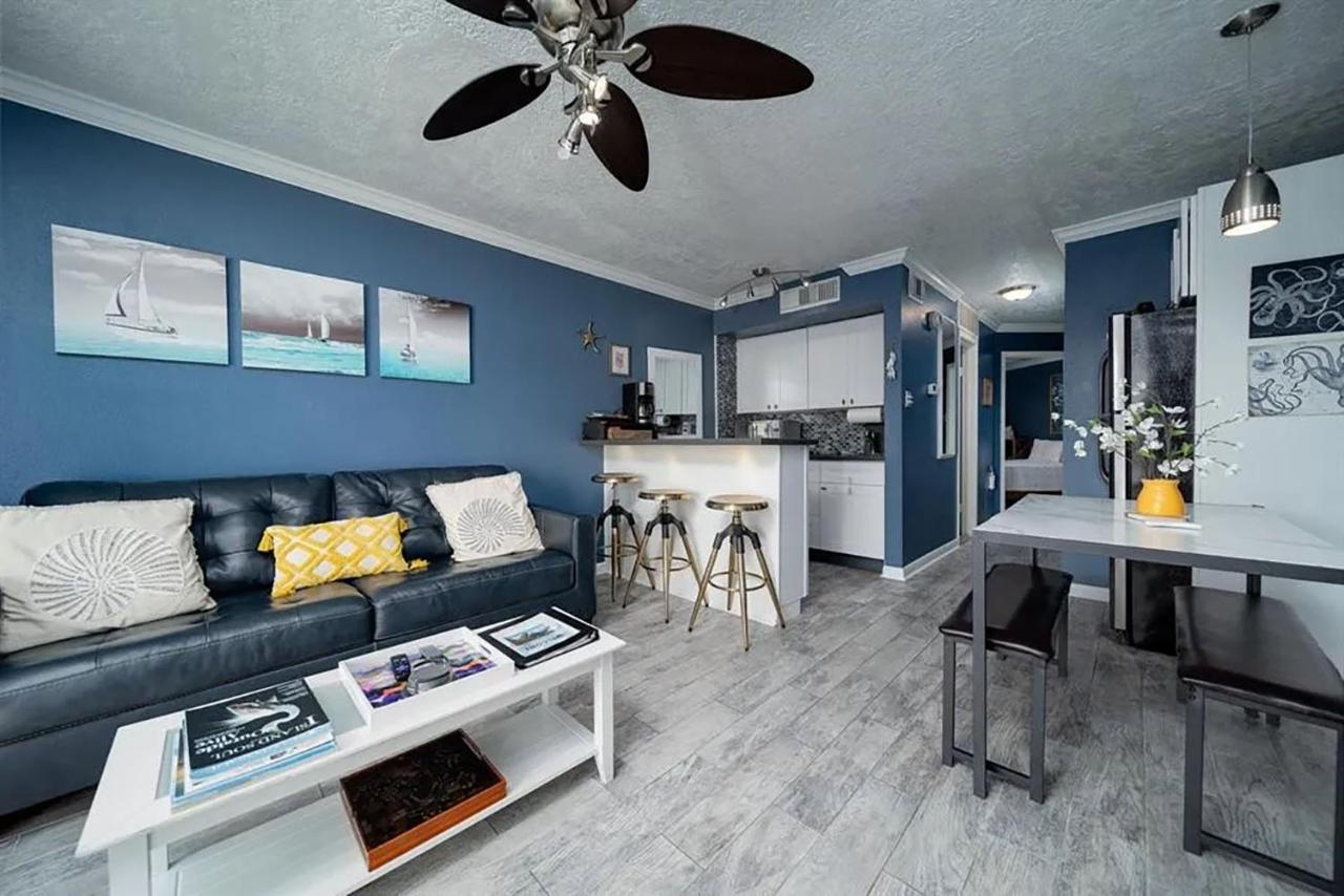 Front Retreat - Ocean View - Across St - Newly Renovated - 2 Heated Pools - Hot Tubs - Tennis - Gym - Kids Pool - Bbq
