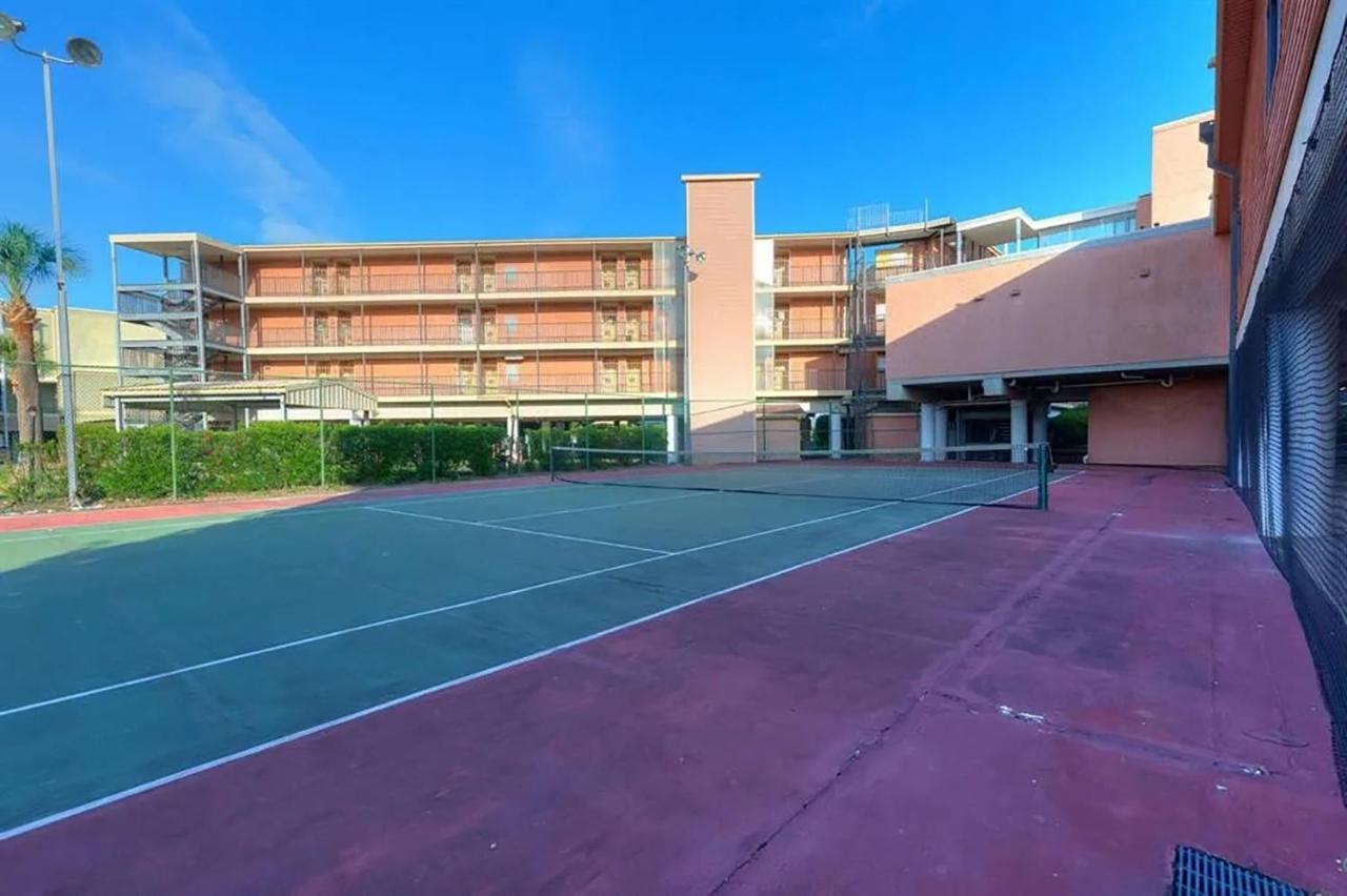 Apartment Front Retreat - Ocean View - Across St - Newly Renovated - 2 Heated Pools - Hot Tubs - Tennis - Gym - Kids Pool - Bbq Galveston