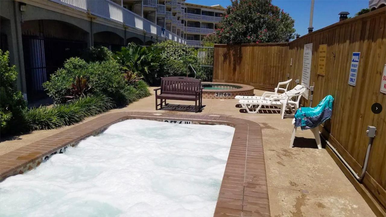 Apartment Front Retreat - Ocean View - Across St - Newly Renovated - 2 Heated Pools - Hot Tubs - Tennis - Gym - Kids Pool - Bbq *