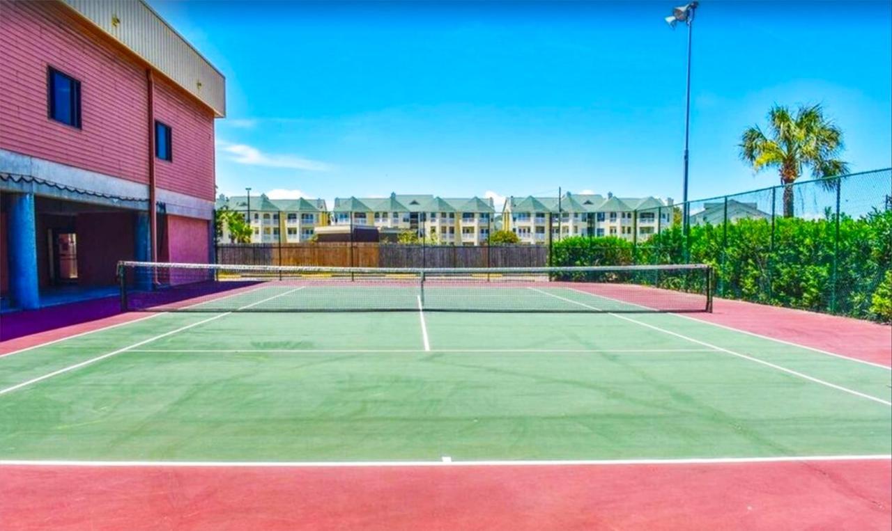 Apartment Front Retreat - Ocean View - Across St - Newly Renovated - 2 Heated Pools - Hot Tubs - Tennis - Gym - Kids Pool - Bbq