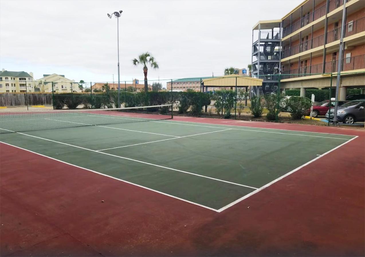 Front Retreat - Ocean View - Across St - Newly Renovated - 2 Heated Pools - Hot Tubs - Tennis - Gym - Kids Pool - Bbq *
