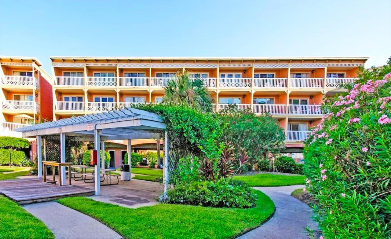 Front Retreat - Ocean View - Across St - Newly Renovated - 2 Heated Pools - Hot Tubs - Tennis - Gym - Kids Pool - Bbq Apartment