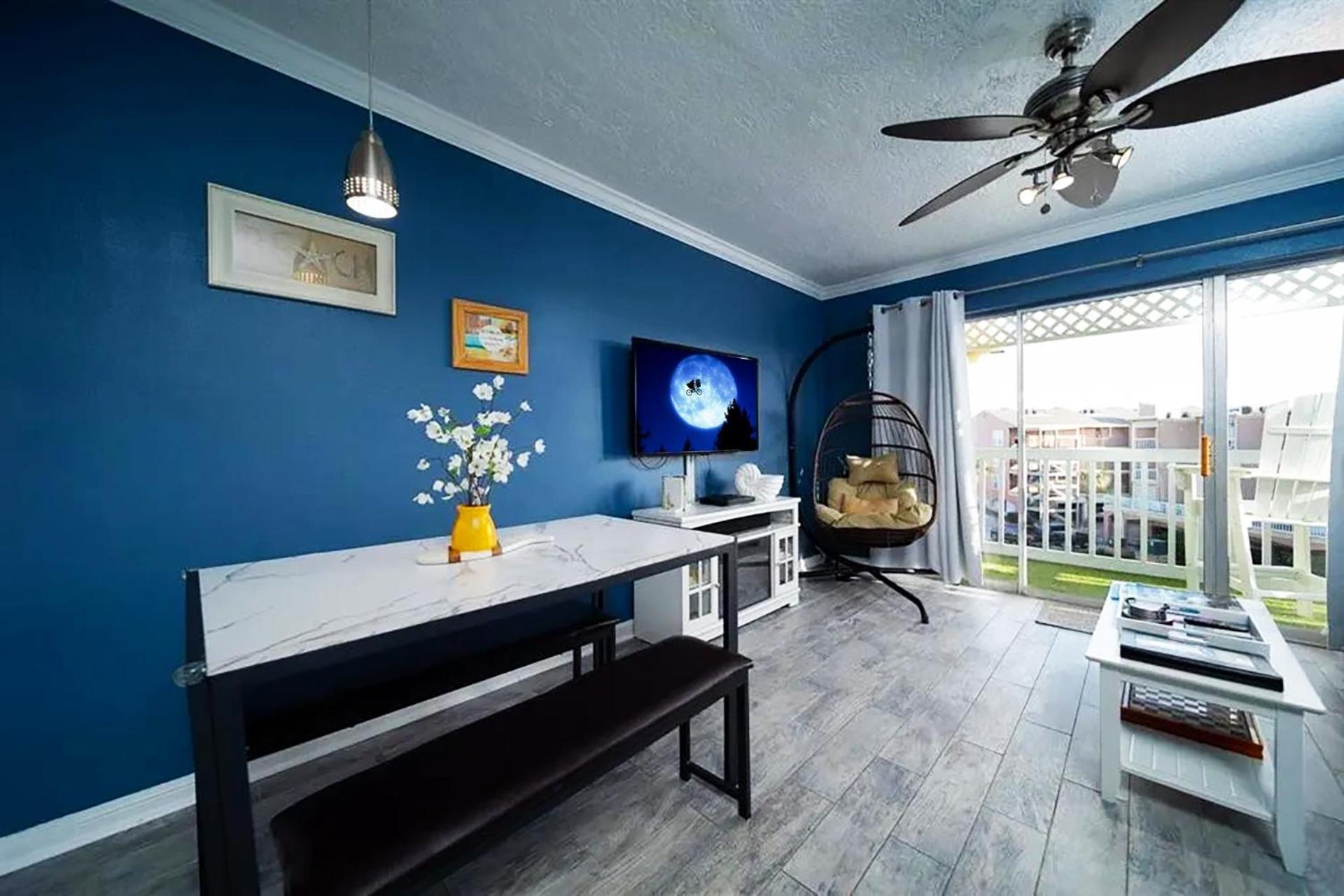 Front Retreat - Ocean View - Across St - Newly Renovated - 2 Heated Pools - Hot Tubs - Tennis - Gym - Kids Pool - Bbq